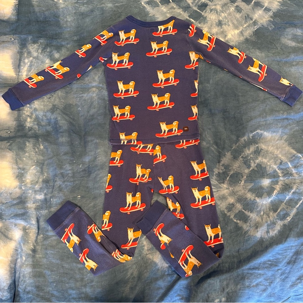Tea Collection Goodnight Pajamas | Kids Size 6 | Shiba Inu Dog on Skateboard πΉ - Picture 5 of 6